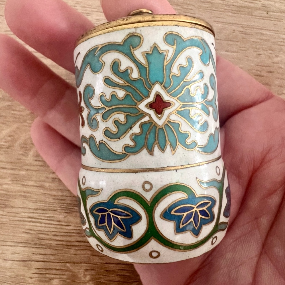Vintage Chinese Cloisonné Brass Enamel Trinket Box White Blue With Flowers
